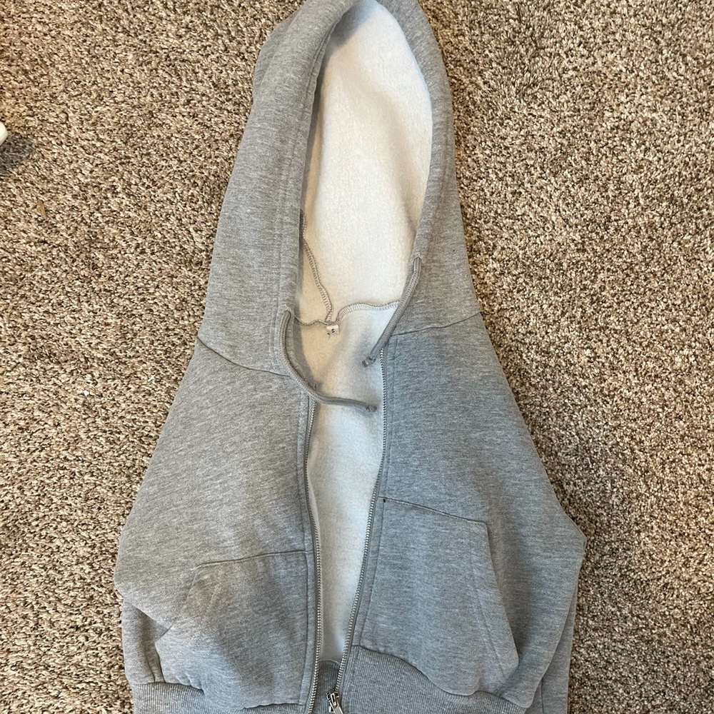 grey zip up cropped hoodie